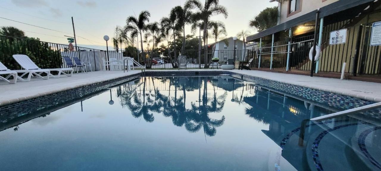 Sunny Palms Inn Lake Worth Beach Exterior photo