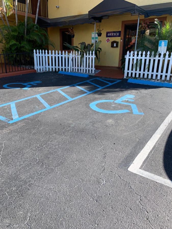 Sunny Palms Inn Lake Worth Beach Exterior photo